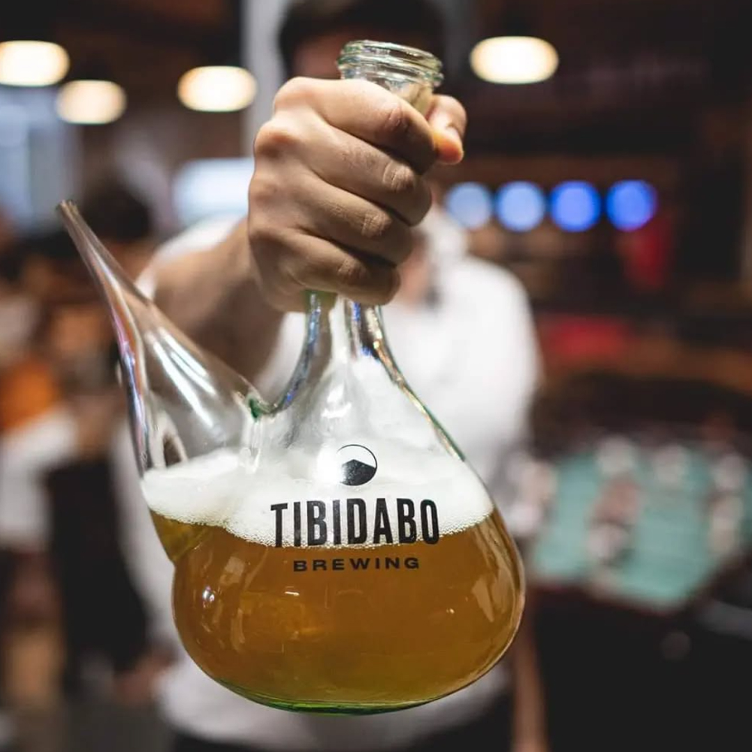 Customizable mini jugs